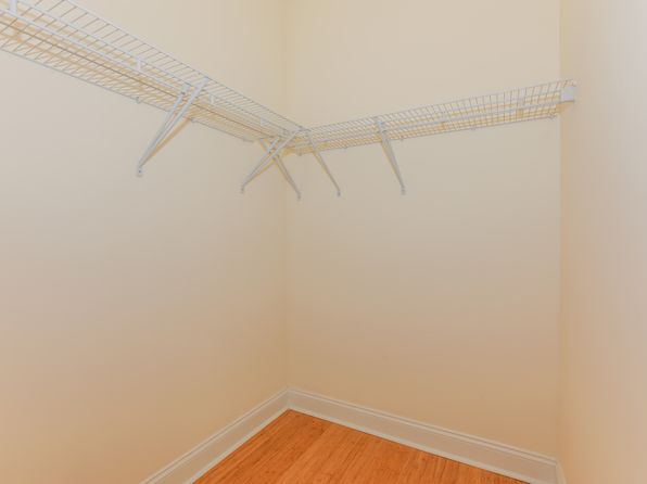 12 Main St #D107