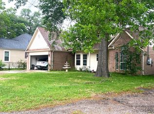 714 Fowlkes St, Sealy, TX 77474