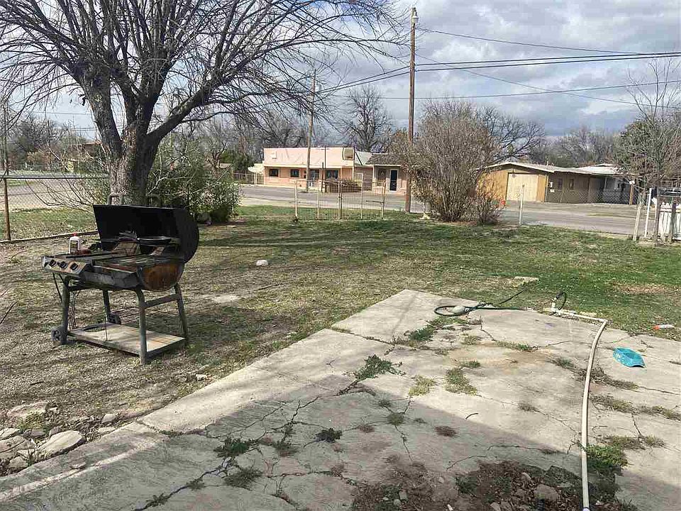 2nd image of 800 E Gillis Ave