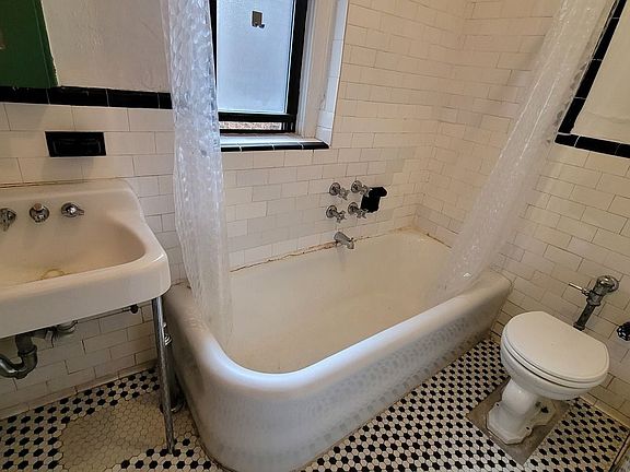 4th image of 10 Bennett Ave #4B