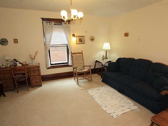 3rd image of 529 Perry Ave
