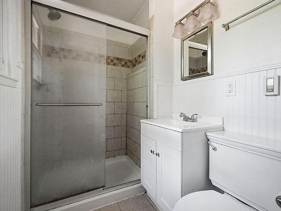2nd image of 139 Windsor Cir