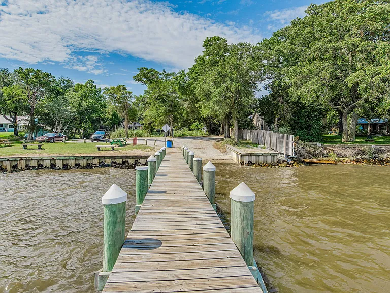4227 Sandy Bluff Dr E — Photo 28