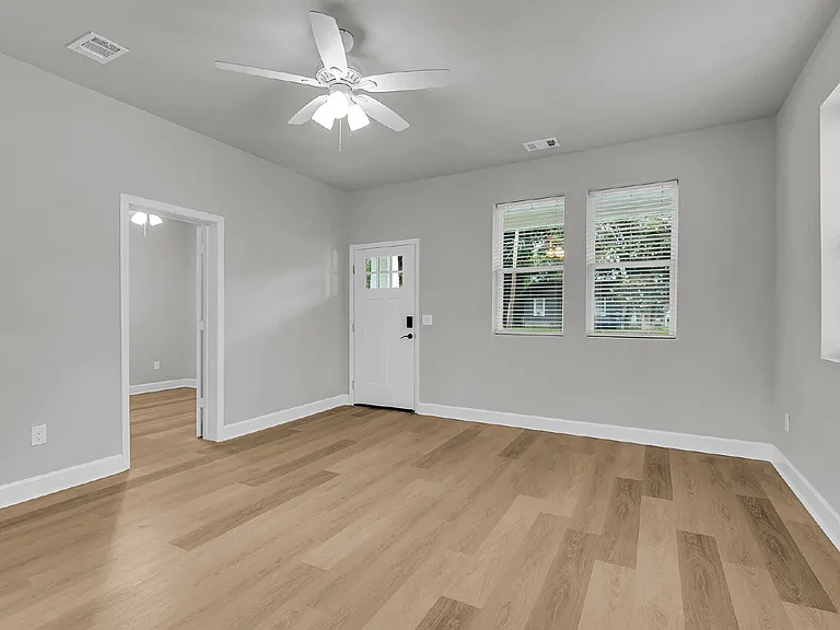 828 W 48th St — Photo 7