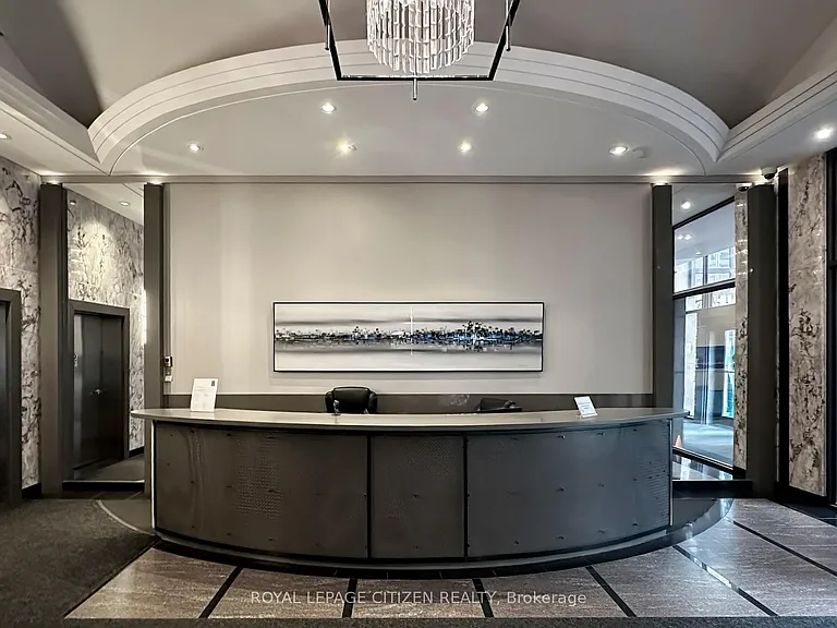 555 Yonge St #302 — Photo 4