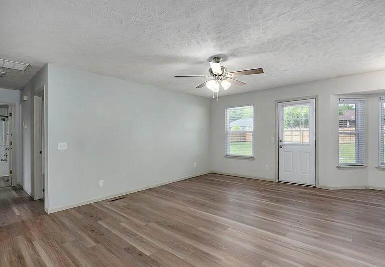 205 S Smalley St — Photo 3