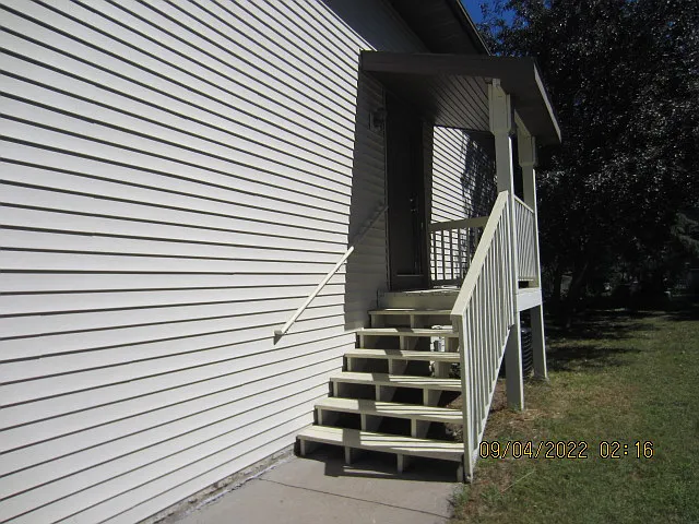 7908 Side Entrance_09092022