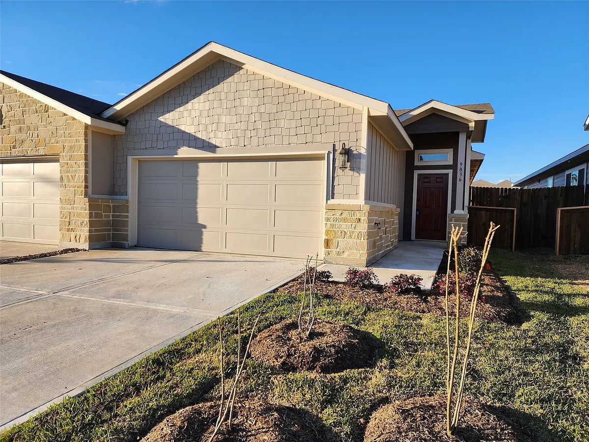 Building Photo - 9836 Grosbeak Ln