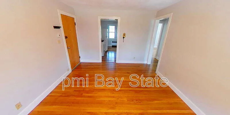 Montclair — Photo 2