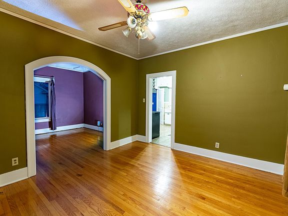 4th image of 1124 N Kaley St