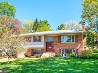 8520 Braeburn Dr, Annandale, VA 22003