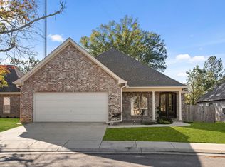 82 Village Dr, Hattiesburg, MS 39402