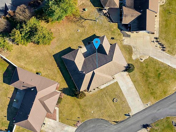 2nd image of 1601 Carmie Ln