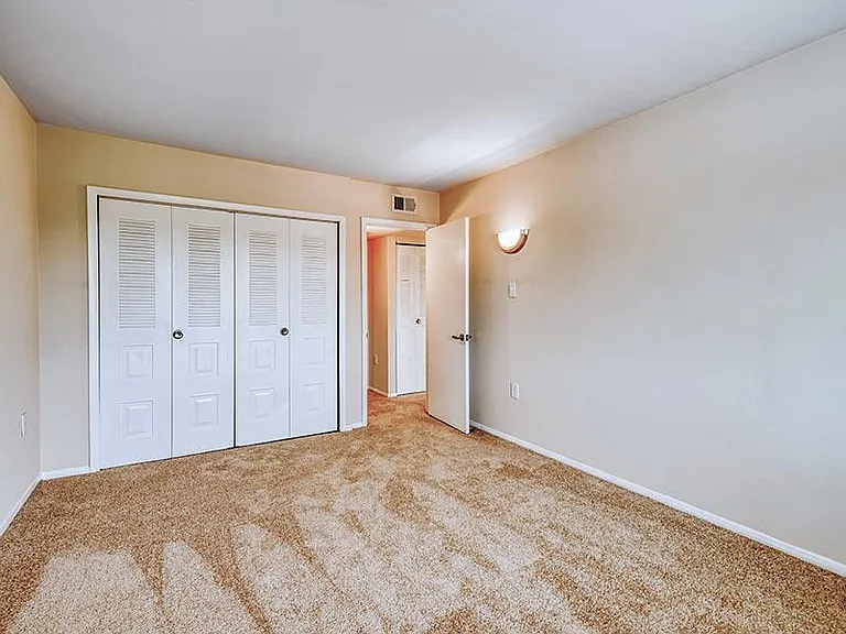 Rollingwood Apartments — Photo 15