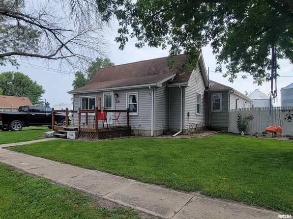 208 S Elm St, Bowen, IL 62316