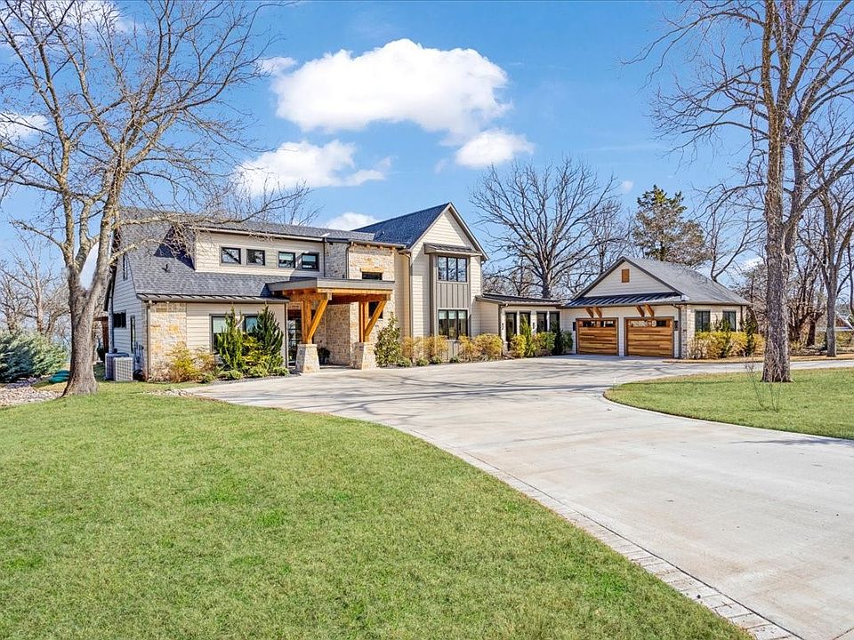 1st image of 210 Coffee Cir