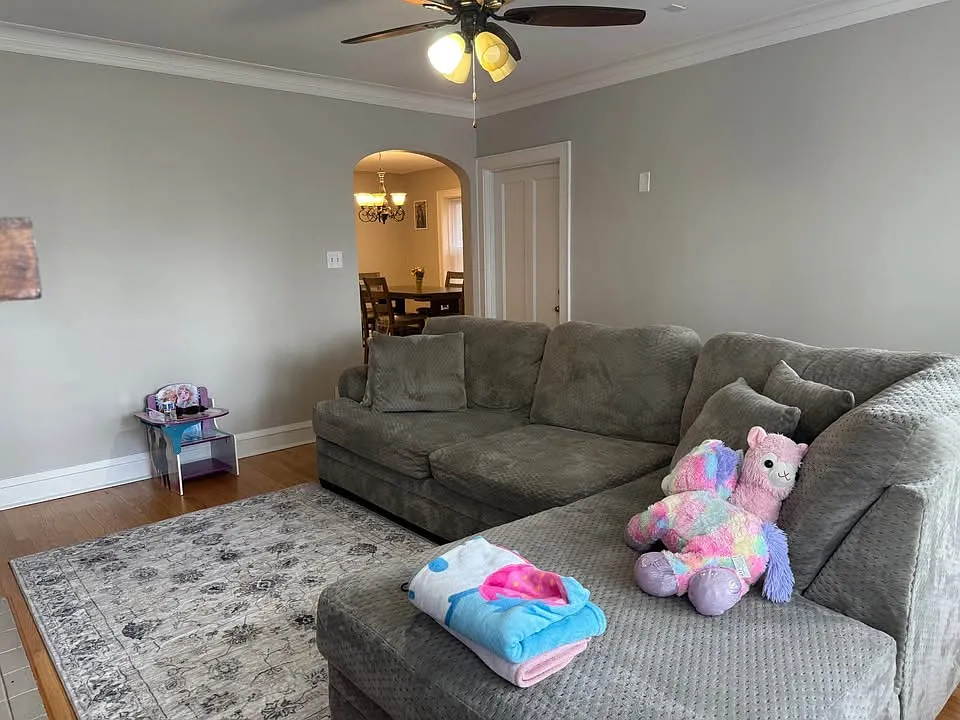 3 bed, 1100 sqft, $2,100 — Photo 3