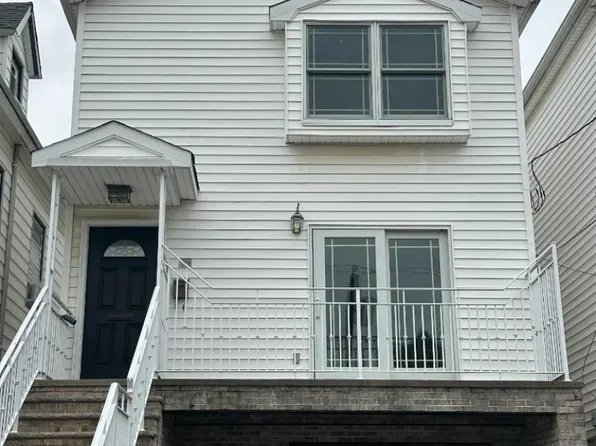 25 E 34th St, Bayonne, NJ 07002