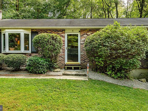 4th image of 4 Dogwood Dell Dr