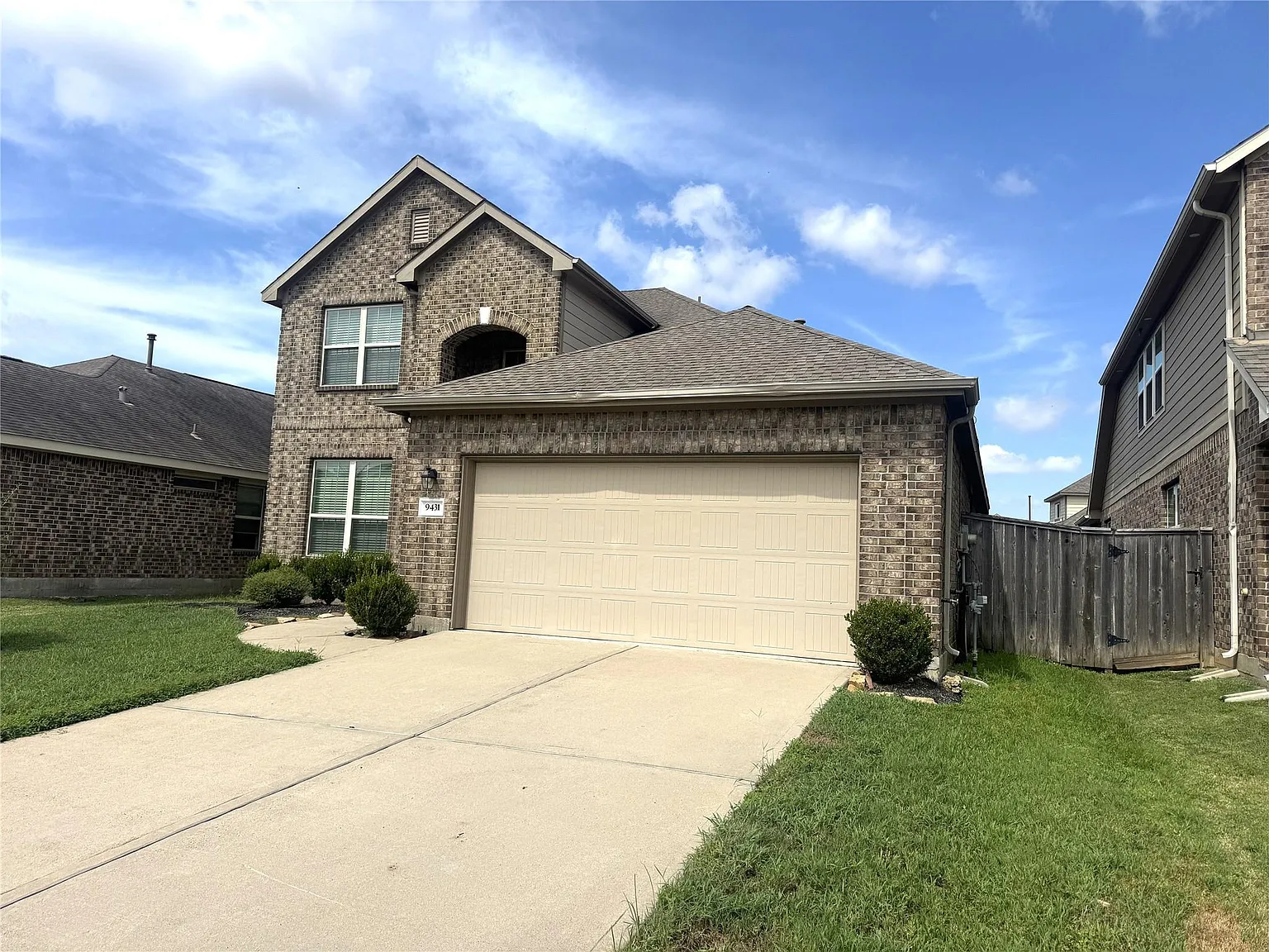 4 bed, 2.5 bath, 2256 sqft, $2,300 — Photo 3