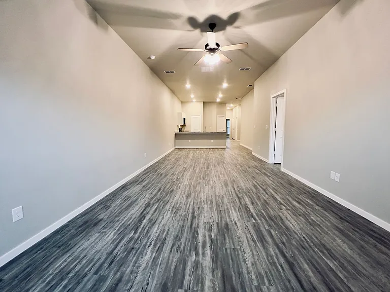 2102 N Avenue K — Photo 9