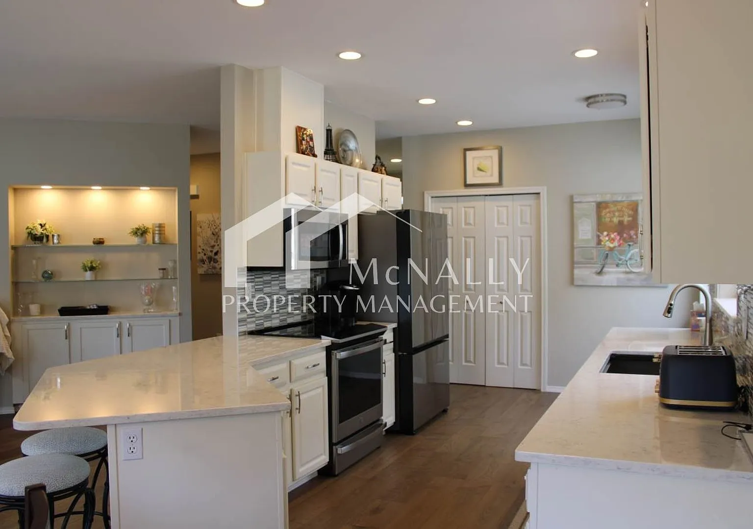 Fully Furnished One-Story Townhome in Desirable Princeton Place — Photo 3