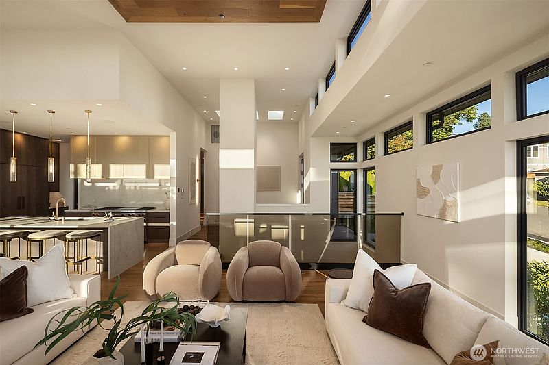 3rd image of 10232 NE 65th Street