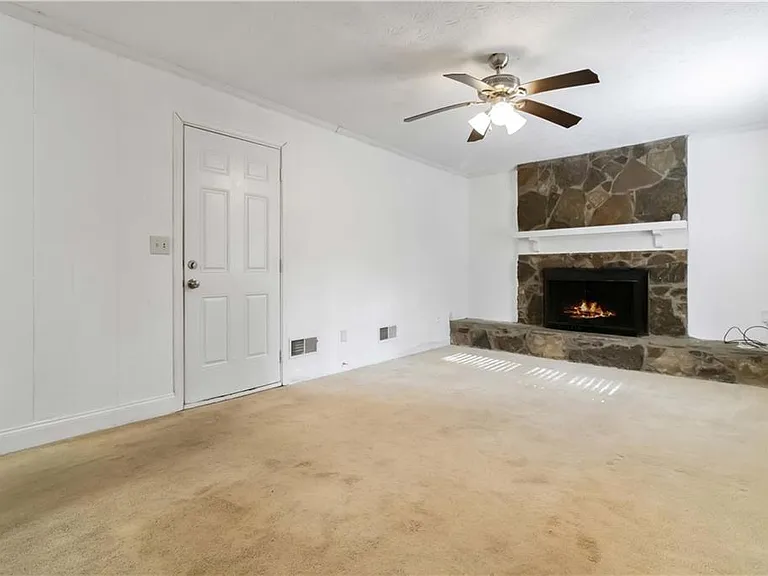 888 Chartley Dr SW — Photo 14