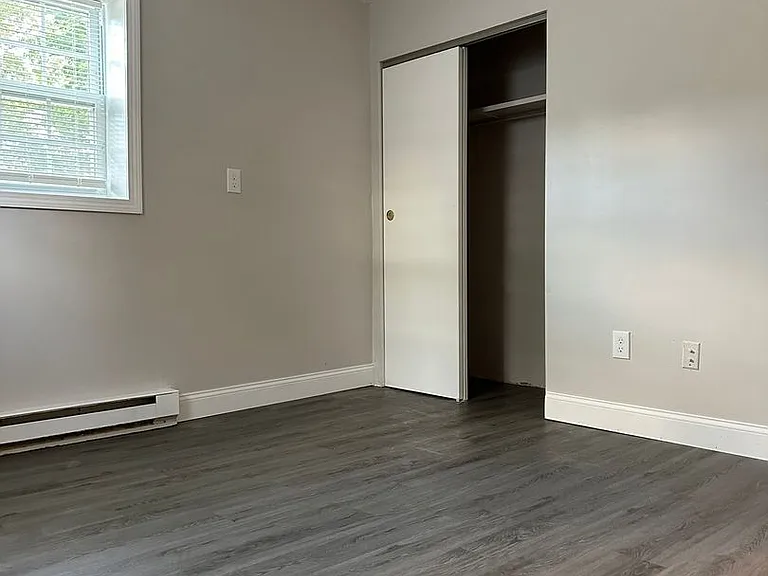 1093 Main St Apartments — Photo 9