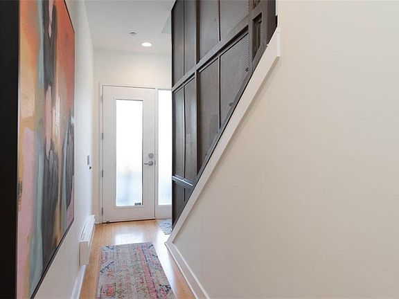 3rd image of 709 W 16th St