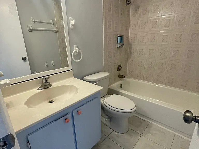 upstairs full bath