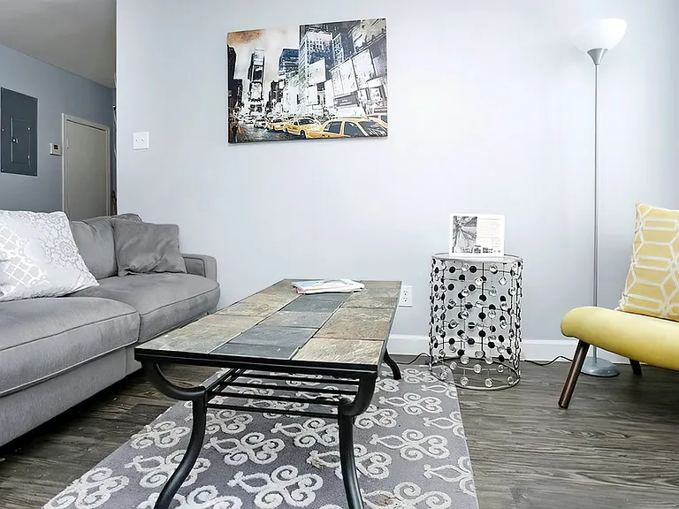 Palm Tree Apartments — Photo 6