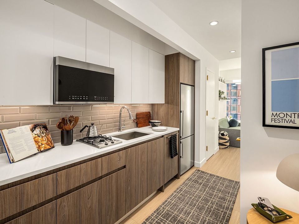 1st image of 550 10th Ave #413