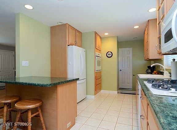 3rd image of 156 N Ashland Ave