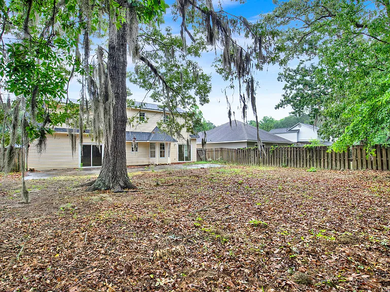 128 Saint Ives Dr — Photo 35