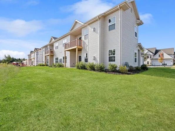 1874 Woodland WAY #433-3, Slinger, WI 53086