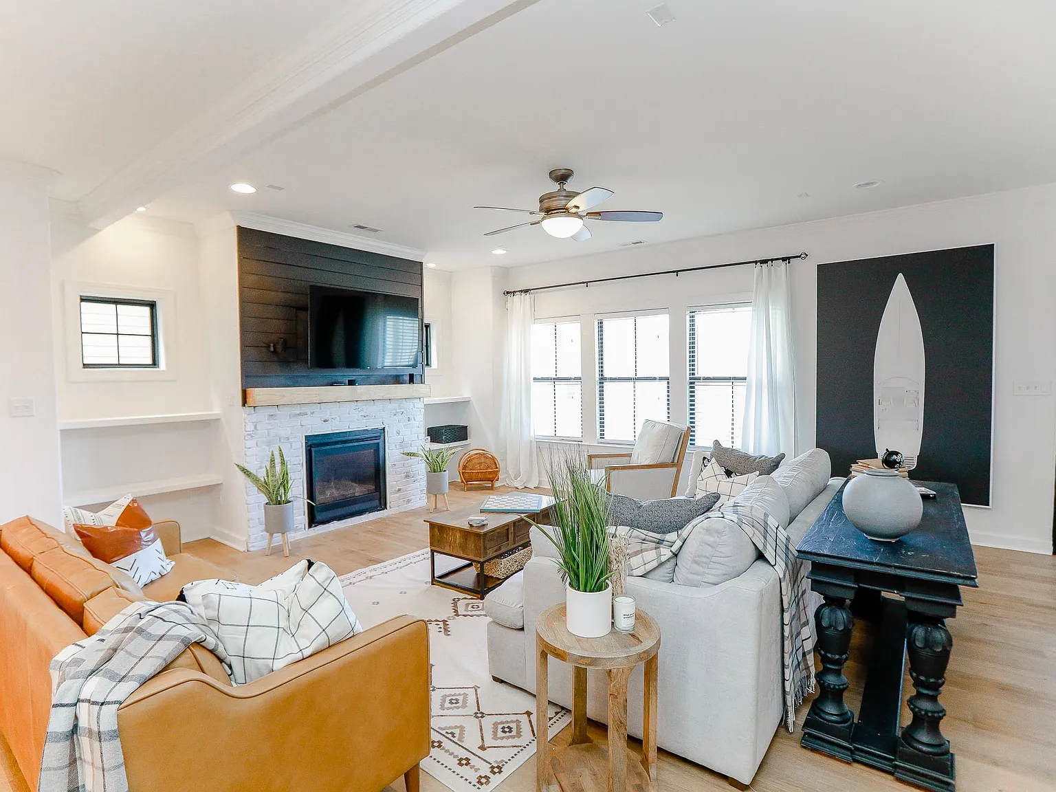 4 bed, 2500 sqft, $6,000 — Photo 2