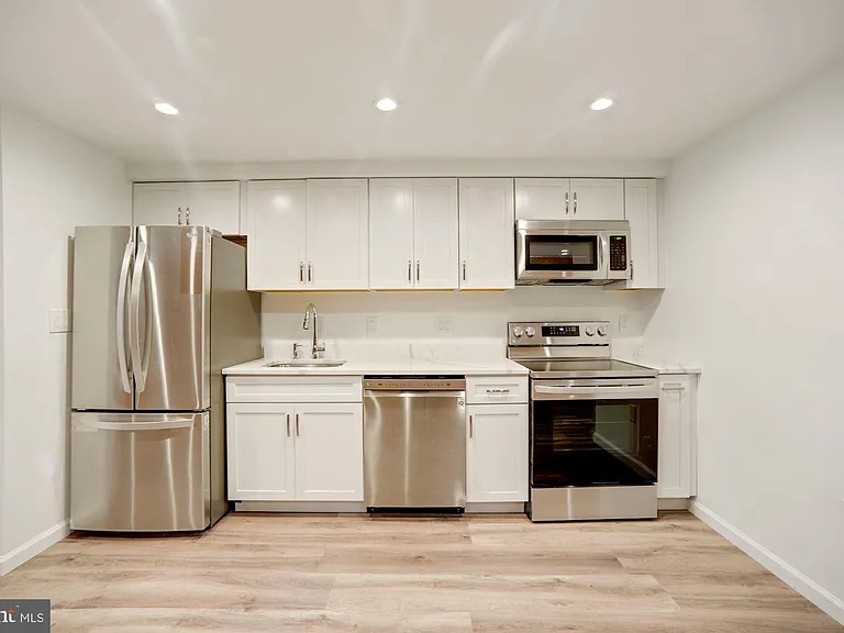 1215 S St NW #B — Photo 9