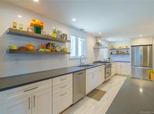 21 Skyline Dr, Farmington, CT 06032