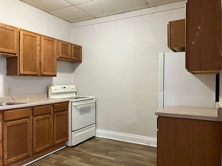 121 E Chestnut St — Photo 6