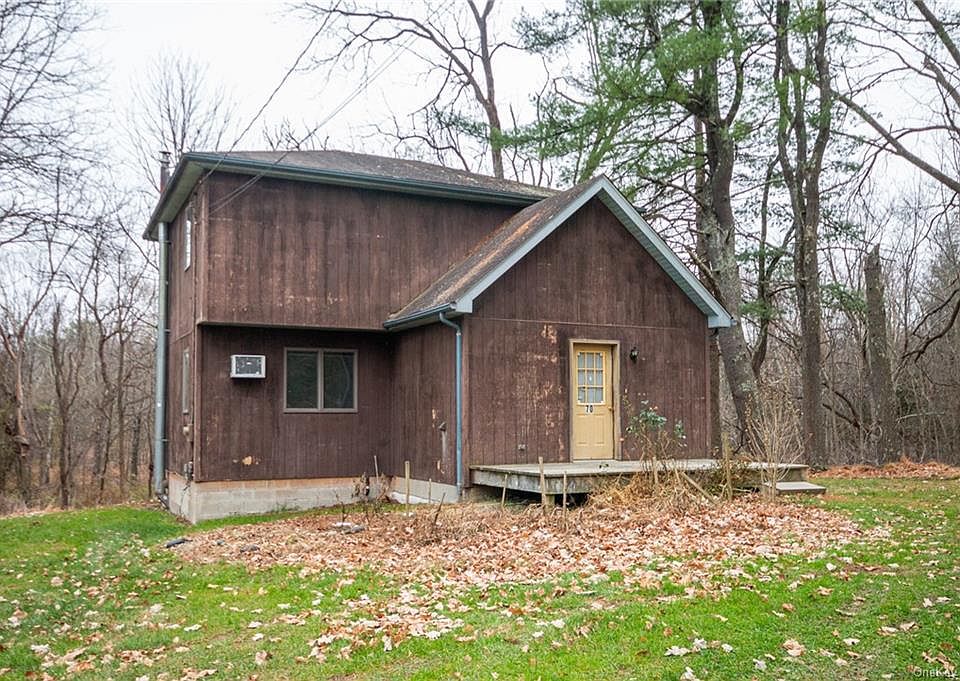 1st image of 70 Pine Ln