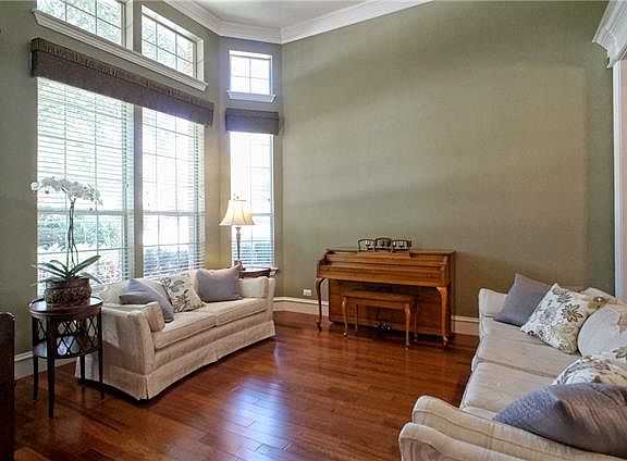 2nd image of 601 Northwood Trl