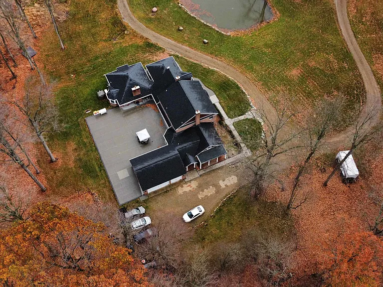 2401 E Brocker Rd — Photo 8