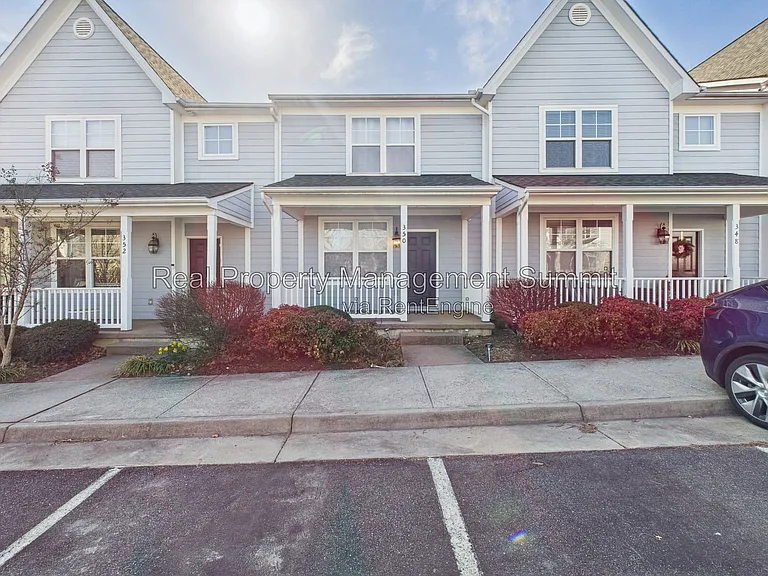 350 Marquette Ct — Photo 2