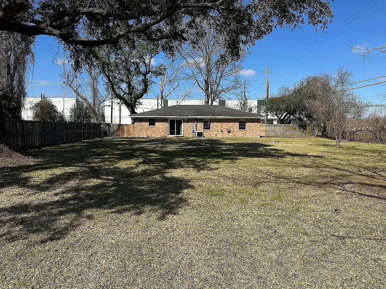 3 bed, 1.0 bath, 1700 sqft, $1,850 — Photo 4