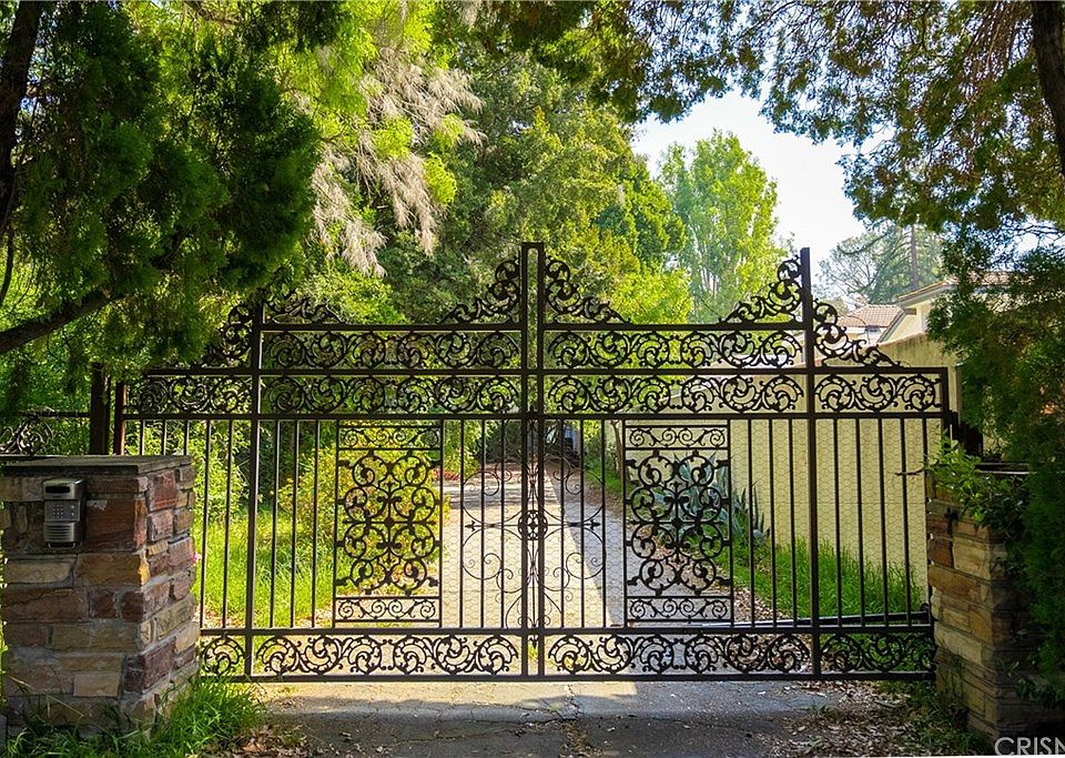 2nd image of 3806 Laurel Canyon Blvd
