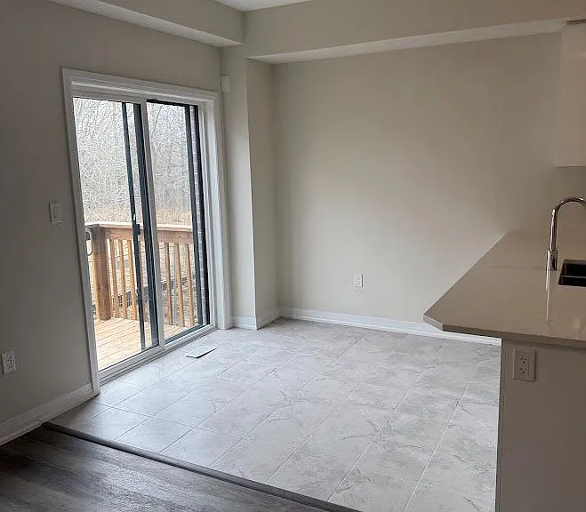 660 Colborne St W #13 — Photo 12