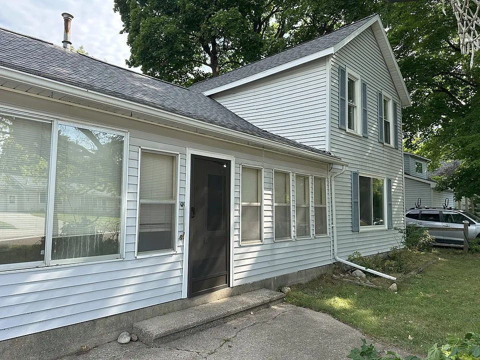 214 W Church St