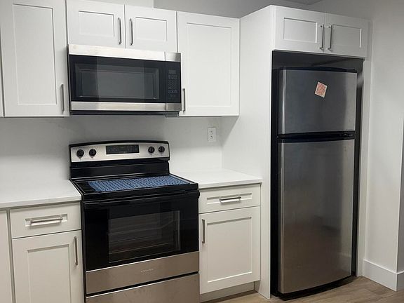 4th image of 903 Harbour Pointe Way