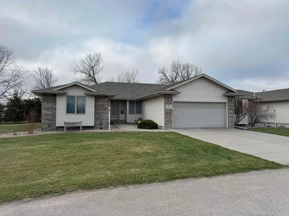 125 Meadowlark Cir, Doniphan, NE 68832